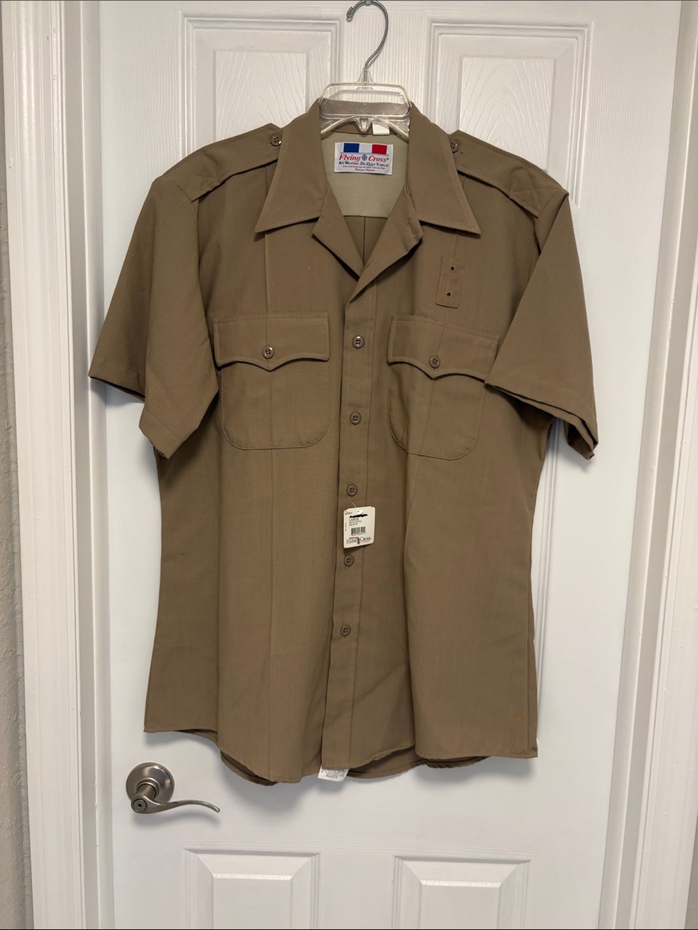 Men's Short-Sleeve Button-Down Shirt in Khaki